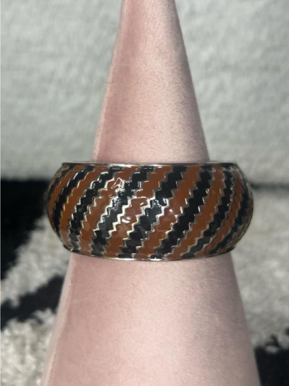 Brown and blue silver tone zigzag striped pattern bangle bracelet